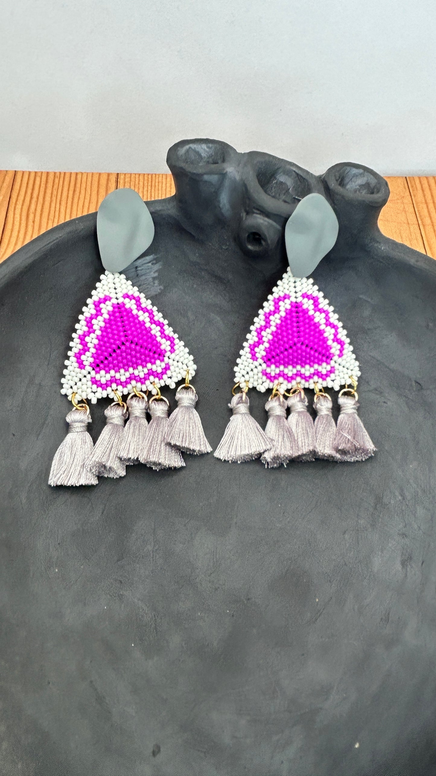 Serpentina Earrings Collection. Grey and Pink.